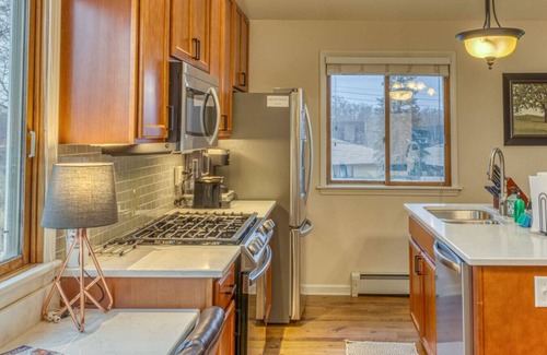 Miller Beach House | Elyon Hall CoachHouse, Indiana Dunes Nat’l Park, 10 min hike to Beach