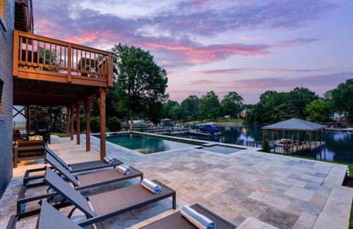 Mount Mourne House | Elysian Shores w/Heated Pool & Optional Boat Rental