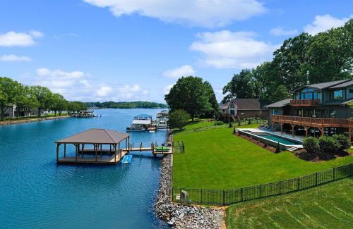 Mount Mourne House | Elysian Shores w/Heated Pool & Optional Boat Rental