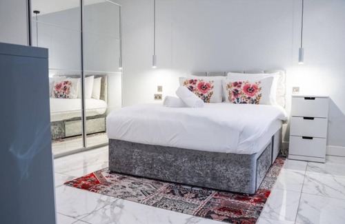 Edgbaston Apartment | Elysium Haven 2 BED 2 BATH SLEEPS 6 Netflix, FREE Parking and POOL TABLE