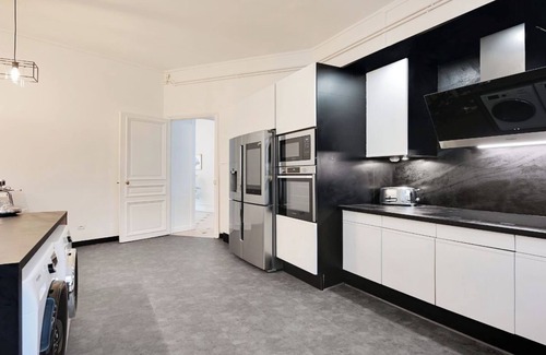 Quartier du Gros-Caillou Apartment | Embark ON A Journey Filled With Luxury-stunning Setting OF 280m2 AV Bourdonnais