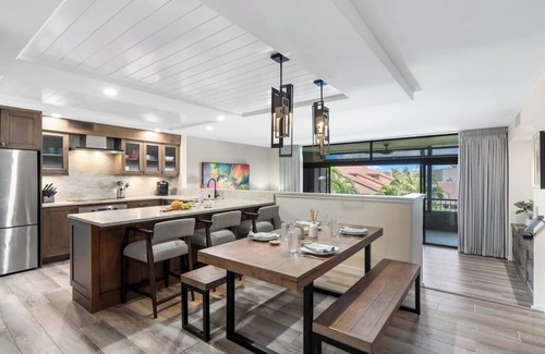 Kaanapali Condo | Embark on an extraordinary escape to this remodeled condo at Ka'anapali Royal.