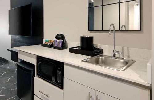 Dunwoody Hotel | Embassy Suites by Hilton Atlanta Perimeter Center