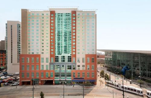 Downtown Denver Hotel | Embassy Suites by Hilton Denver Downtown Convention Center