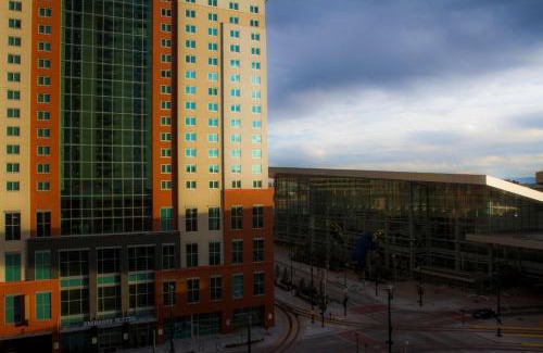 Downtown Denver Hotel | Embassy Suites by Hilton Denver Downtown Convention Center