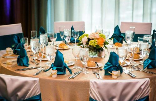 Downtown Denver Hotel | Embassy Suites by Hilton Denver Downtown Convention Center
