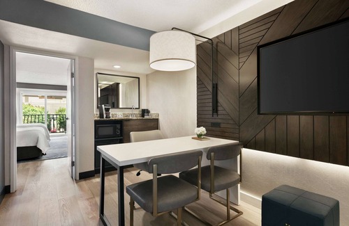 Downey Hotel | Embassy Suites by Hilton Los Angeles Downey