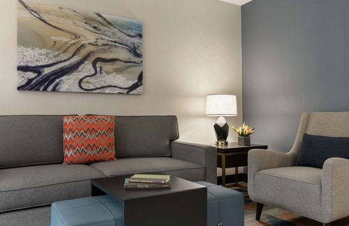 Downey Hotel | Embassy Suites by Hilton Los Angeles Downey