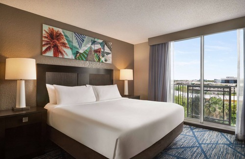 Seybold Hotel | Embassy Suites by Hilton Miami International Airport