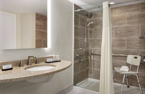 Chesterbrook Hotel | Embassy Suites by Hilton Philadelphia Valley Forge
