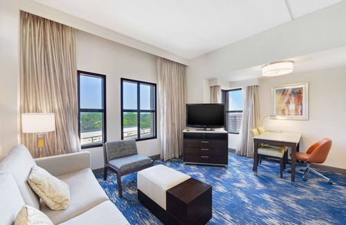 Old Town Alexandria Hotel | Embassy Suites by Hilton Alexandria Old Town