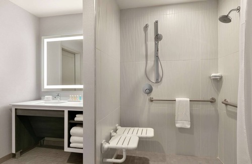 Atlantic Station Area Hotel | Embassy Suites by Hilton Atlanta Midtown