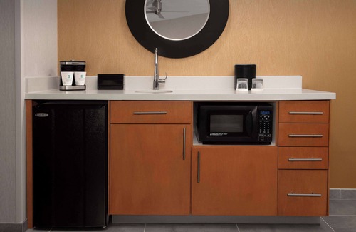 Village Hotel | Embassy Suites La Quinta Hotel & Spa