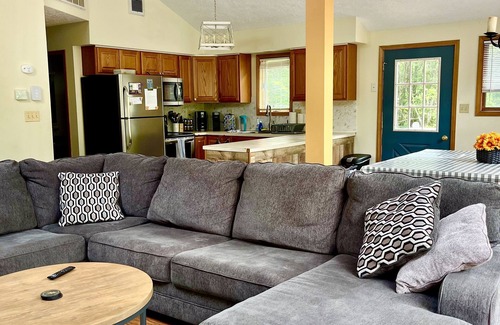 Albrightsville House | Embrace Autumn in the Poconos with a Relaxing Stay at Woodland Escape!