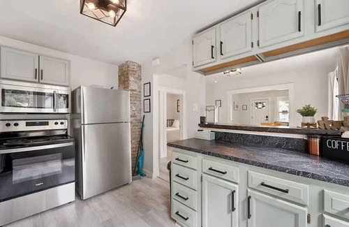 Lakewood House | Embrace Serenity Living Close to Edgewater Beach!