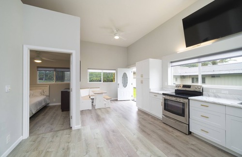 Hilo House | Embrace the soothing trade winds & let the ocean breeze carry your worries away