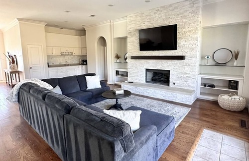 Weston House | Embrace the tranquility of the prairie in style and luxury. Sleeps up to 16