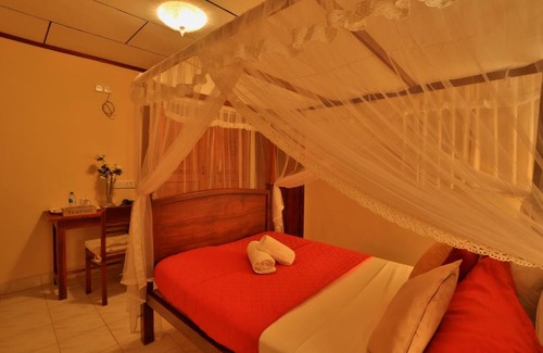 Kochchikade Hotel | Emel Boutique