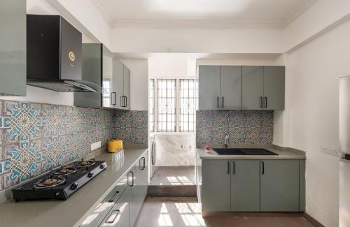 D Costa Layout Apartment | Emerald Apartment 101 by StayJade 3bhk Nr MG road