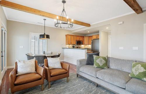 Lake Ozark Apartment | Emerald Bay Unit 1B