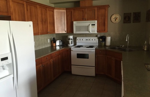 Central Okanagan Condo | Emerald Beach Villas 3 BD Lakefront Condo & Boat Slip, Wood Lake, Lake Country