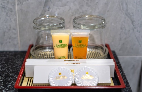 Phuong 8 Hotel | Emerald Central