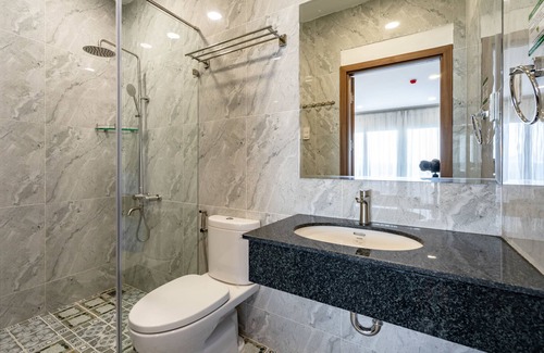 Phuong 8 Hotel | Emerald Central