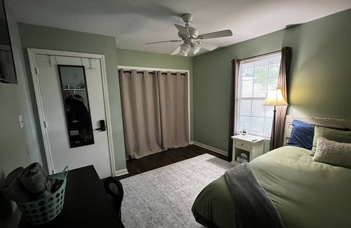 Gulf Breeze Bed & Breakfast | Emerald Coast Room - READ DESCRIPTION, Free Coffee, Pets Welcome!