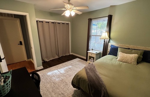Gulf Breeze Bed & Breakfast | Emerald Coast Room - READ DESCRIPTION, Free Coffee, Pets Welcome!