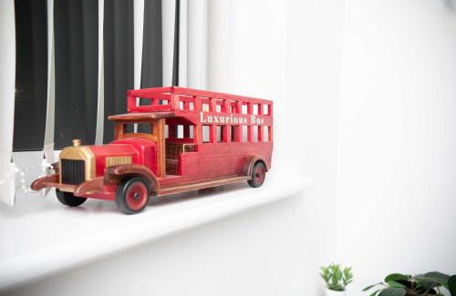 Custom House Apartment | Emerald Excel City Airport o2 Apartment