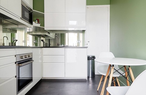 Auteuil Apartment | Emerald Exuberance, by Veeve