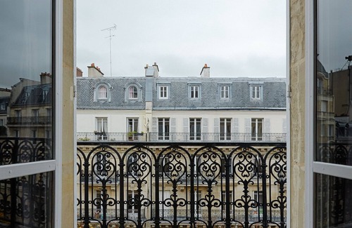 Auteuil Apartment | Emerald Exuberance, by Veeve