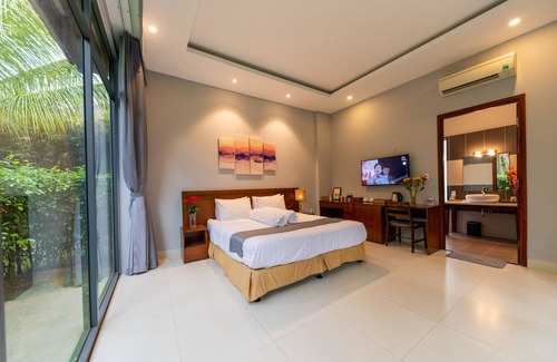 Ong Lang Resort | Emerald Garden Retreat