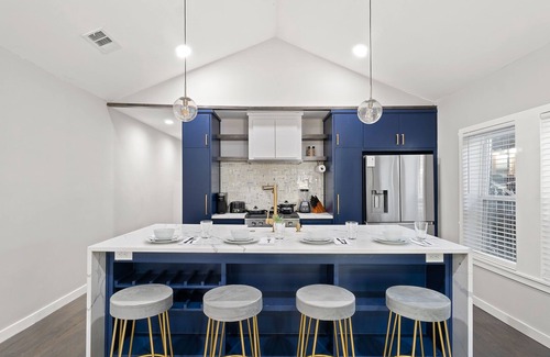 Oak Cliff House | Emerald Indigo House | Pet Friendly