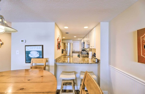Emerald Isle Apartment | Emerald Isle Condo w/Direct Access to Ocean!