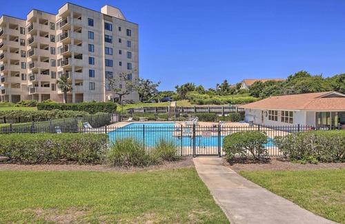 Emerald Isle Apartment | Emerald Isle Condo w/Direct Access to Ocean!