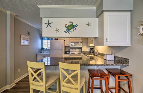 Emerald Isle Condo | Emerald Isle Resort-Style Condo: Walk to Beaches!