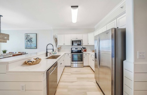 West Panama City Beach Condo | Emerald Isle 2010 "Coastal Hippy Chic" w/Pool, FREE Tix & Beach Service for 4