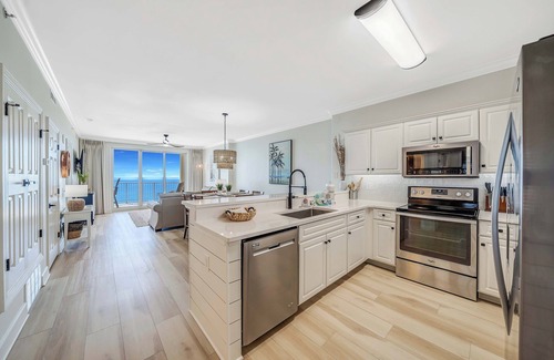 West Panama City Beach Condo | Emerald Isle 2010 "Coastal Hippy Chic" w/Pool, FREE Tix & Beach Service for 4