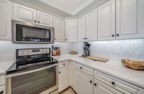 West Panama City Beach Condo | Emerald Isle 2010 "Coastal Hippy Chic" w/Pool, FREE Tix & Beach Service for 4