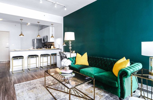 Chamblee Apartment | Emerald Lux w/king bed-Buckhead