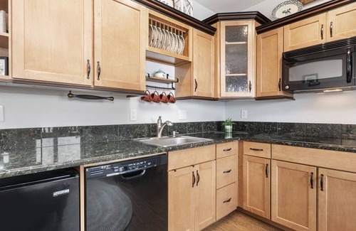 Estes Park Condo | Emerald Mountain at Marys Lake w/A/C!