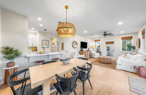 Rosemary Beach Condo | Emerald Palm/2 Bedroom Condo Rosemary Beach/2 Bikes