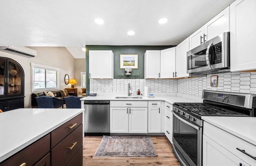 Hayden House | Emerald Pines Retreat: Family Friendly Paradise Near Golf and Hayden Lake