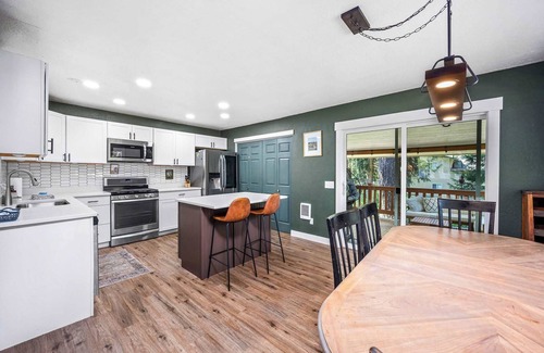Hayden House | Emerald Pines Retreat: Family Friendly Paradise Near Golf and Hayden Lake