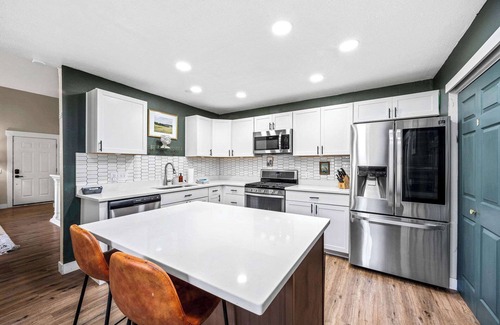 Hayden House | Emerald Pines Retreat: Family Friendly Paradise Near Golf and Hayden Lake