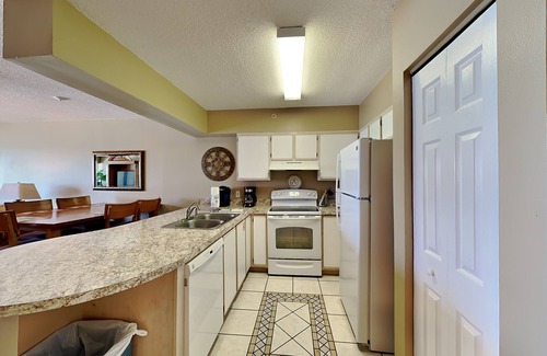 Fort Walton Beach Condo | Emerald Towers West by Southern Vacation Rentals