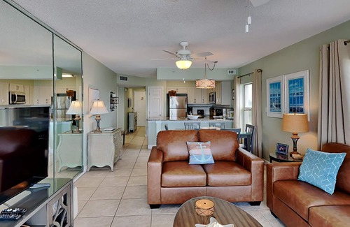 Fort Walton Beach Condo | Emerald Towers West by Southern Vacation Rentals