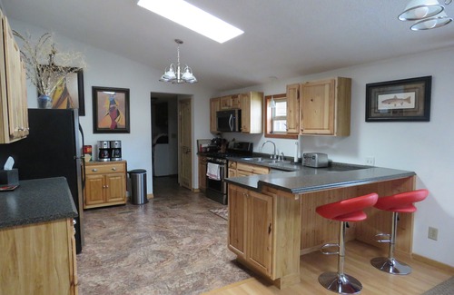 Emigrant House | EMIGRANT LODGE - 4 bedroom home with central airconditioning