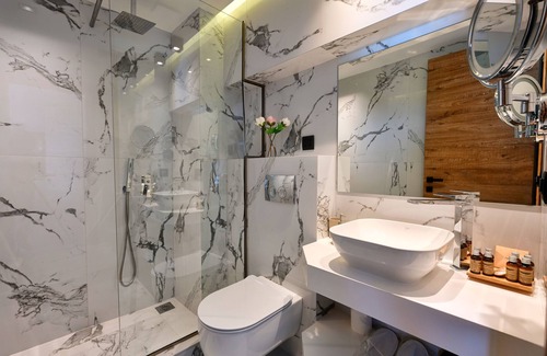 Pefkochori Hotel | Emily's Luxury Suites